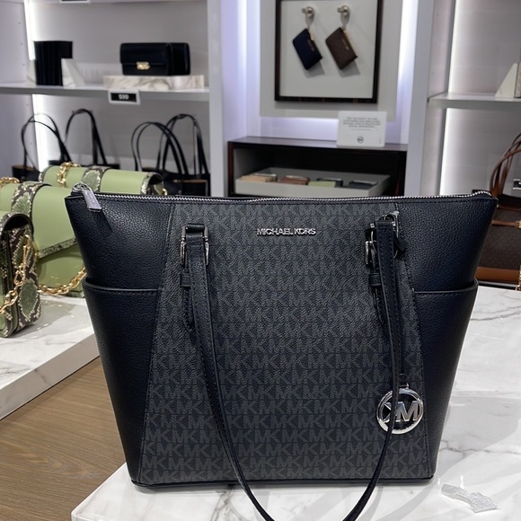 MICHAEL KORS CHARLOTTE LARGE TOP ZIP Tote bag   
Black Signature - Picture 2 of 16